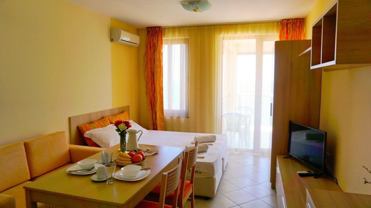 Морски Апартаменти Джулай Морнинг - July Morning Sea View Apartments Cavarna Exterior foto